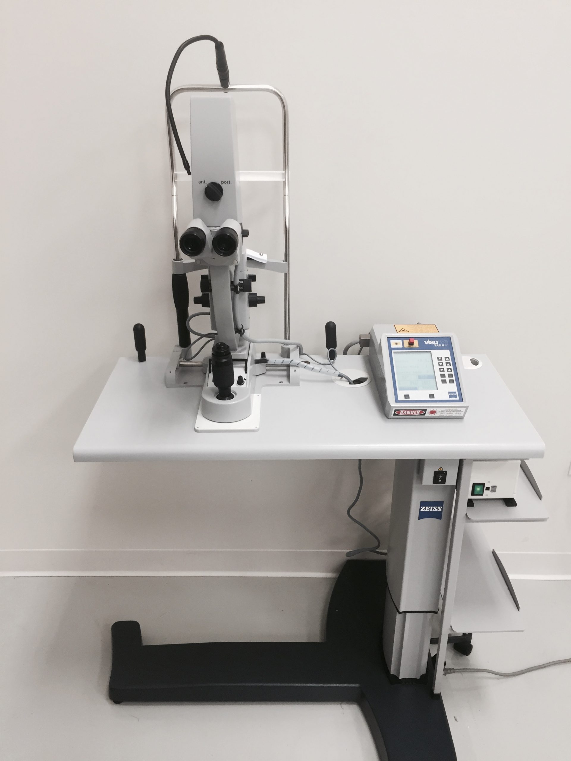 Zeiss VISULAS Yag II Plus 600x800 photo Zeiss Visulas YAG II加600x800蔡司Visulas YAG II加激光带电源台和狭缝灯
