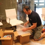 我们的常驻专家包的悬崖er is making sure the military gift package is perfectly wrapped. 150x150 USO Military Care Packages