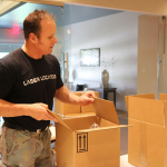 我们的常驻专家包的悬崖er makes sure everything is perfectly packed to make sure the boxes will make the trip overseas without a hitch. 150x150 USO Military Care Packages